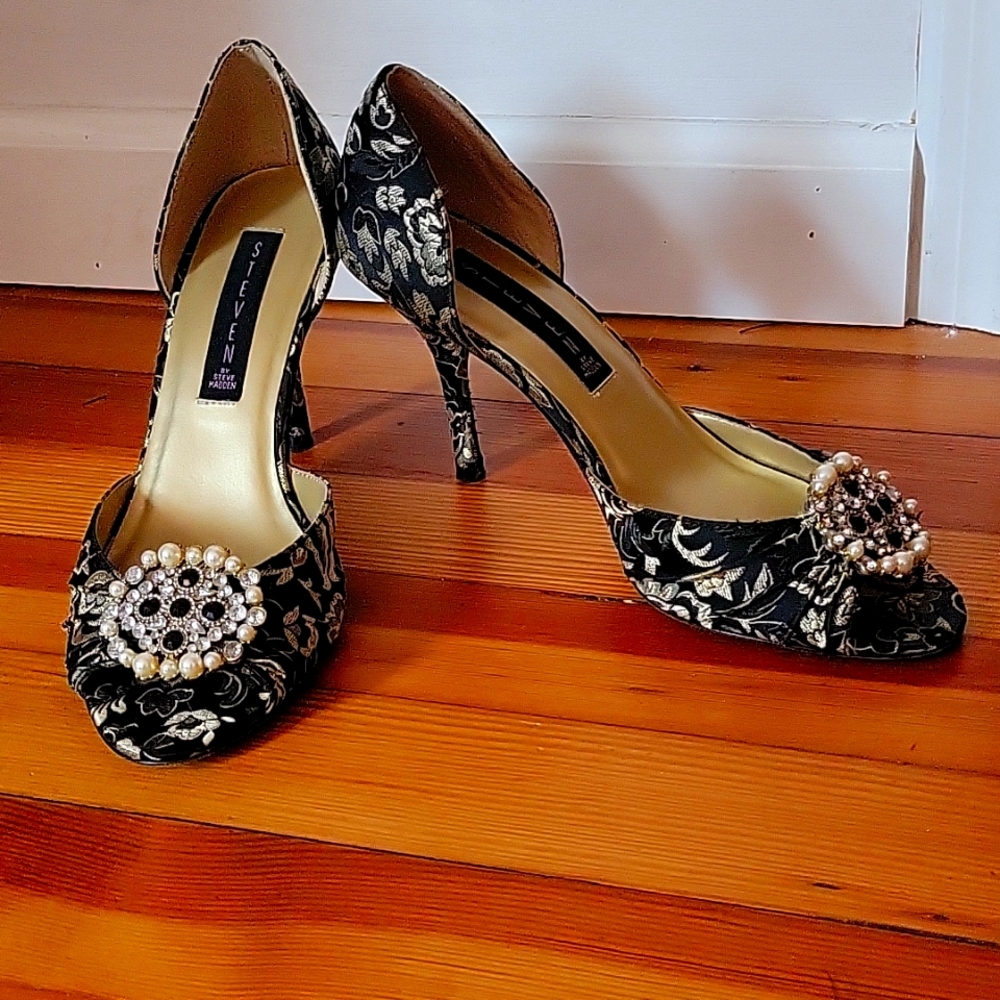 Steve Madden Daintyy2 Black & Gold Heels